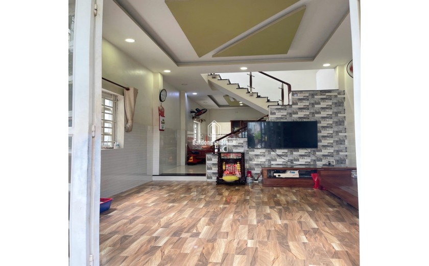 Bán Nhà Lã Xuân Oai, 56m2 x 2 Tầng 3 PN, HXH, Chỉ 4 tỷ 5